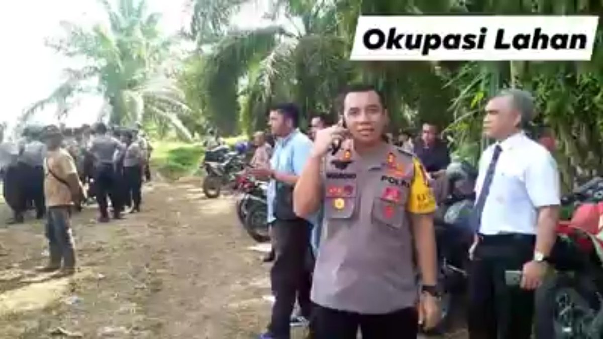 itink_official's tweet photo. Kapolres Binjai, Luar biasa pimpin langsung Okupasi Tanaman masyarakat yang ditanam, dirawat dan menjadi sumber penghidupan Masyarakat Idaman hati Nambiki Kab.Langkat Yang saat ini masih dalam sengketa di PN Langkat No.27/pdt.G/2019/PNstb.
.
.
#polisi
#kebun
@kompolnas_ri
@DPR_RI https://t.co/EcbJzFWGCY