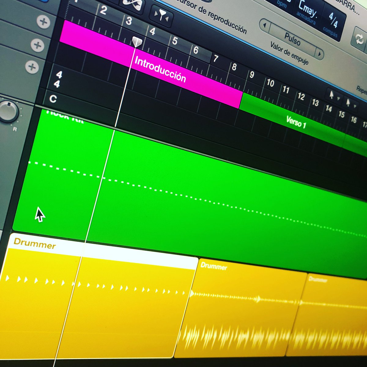 __mrub__'s tweet photo. DOMINGO !! de vuelta al #estudio  para #maketear cosas nuevas para acabar este proceso !!
...
Disfrutar del #sol y la #playa  Los que podéis !!!
☀️☀️#verano ☀️☀️
.
....
Soy un #bichoraro ...😎
🚥🚥🚥🚥🚥🚥🚥🚥🚥🚥🚥.
.
 #singit #singalong #musicflow #singers #musiclove #musicon https://t.co/ffyusuommb