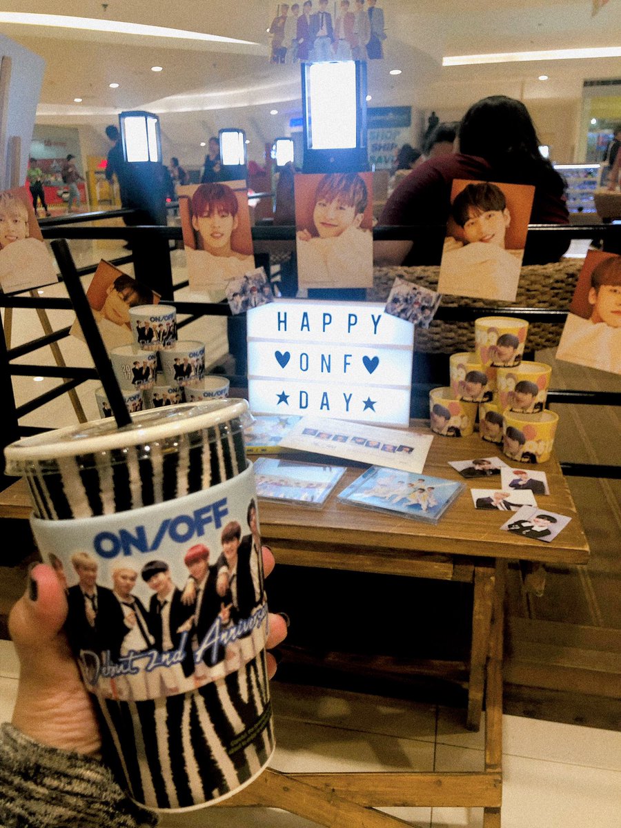 jeyoseu's tweet photo. @NinangsForONF @ Zoo Coffee, SM Megamall.
#2YearsWithONF #AlwaysWithLAUN https://t.co/aBN72GFHsA