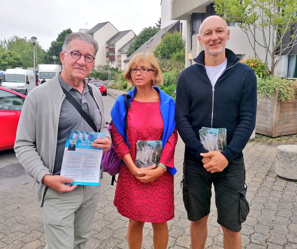 RenaissanceQBO's tweet photo. 📋[#quimper] Un dimanche matin d'échanges avec les quimpérois au marché du Braden. 
Ecouter, discuter, expliquer, débattre, rester au contact et toujours un accueil chaleureux. 
#2ansEM #LaREM

📷 https://t.co/shInaBZ2Cg