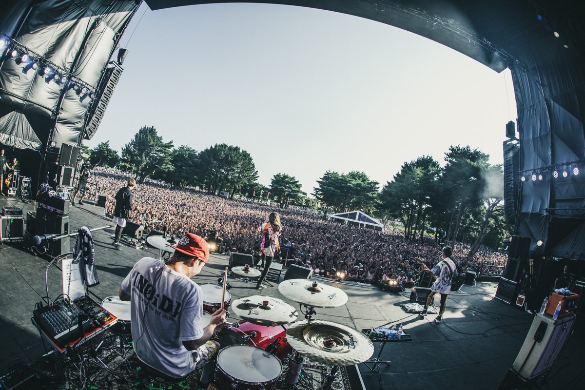 super_beaver's tweet photo. 【#rijf2019 】

国営ひたち海浜公園

『ROCK IN JAPAN FESTIVAL 2019』

満員御礼！！
灼熱のPARK STAGEにて真剣勝負の一対一！

最高の笑顔と最高の歌声が溢れる素晴らしい時間でした！

次はライブハウスで会えますように！ありがとうございました！！

photo by @nekozephoto https://t.co/Ed19hJGjnf