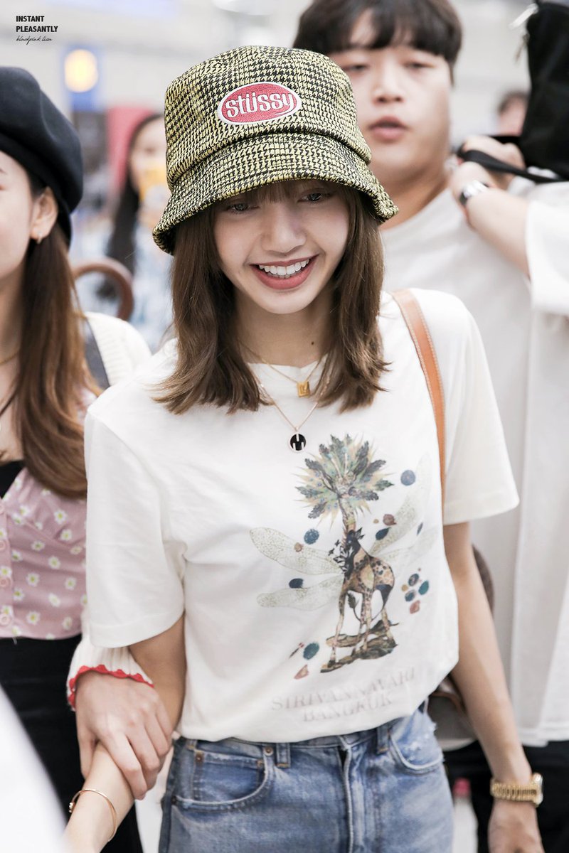 instantp_327's tweet photo. 190728 ICN #블랙핑크 #BLACKPINK #리사 #LISA https://t.co/3gcihZkQE1