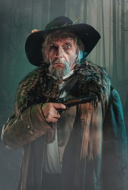 Nur noch 5 Vorstellungen: Restkarten für DAS WIRTSHAUS IM SPESSART gibt es hier: comoedie-dresden.de/produktion/das… #Dresden #Übigau #Sommertheater – Foto: Robert Jentzsch