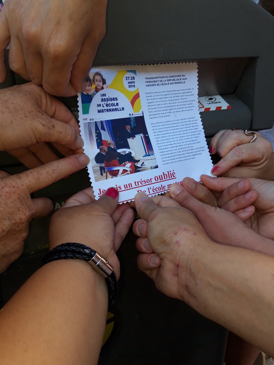 Loulouttes84's tweet photo. @SergePueyo  Les ATSEM de toutes la France envoie des cartes postales au Président pour ne pas être les oubliés de la maternelle. Marre d'être invisible, marre de ne pas être entendu, marre qu'on nous fasse croire... Nous ne lâcherons rien. @ATSEMdeFrance https://t.co/IEiR3RE9cC
