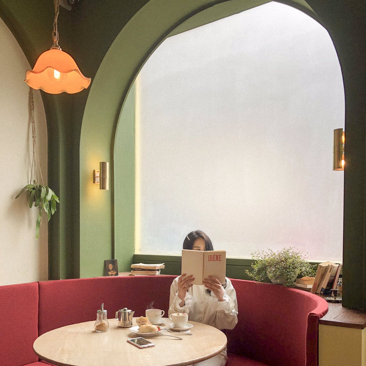 Originallims's tweet photo. Coin De Paris🇫🇷🇰🇷
: คาเฟ่ย่านซงพาให้ฟีลเหมือนอยู่ปารีสเลย เจ้าของร้านคือใจดีมากก ตัวเด่นของที่ร้านจะเป็นชามีหลายกลิ่นมากเลือกหน้าเค้าเตอร์ได้เลย มีเซตpicnicให้เช่าด้วยน้า ต้องไปแล้วปะ
📍 Bangi exit1 (สายสีม่วง)
https://t.co/b8VizFf0xa
#originallim #รีวิวเกาหลี #รีวิวคาเฟ่ @aroii https://t.co/9uiimEgIz2