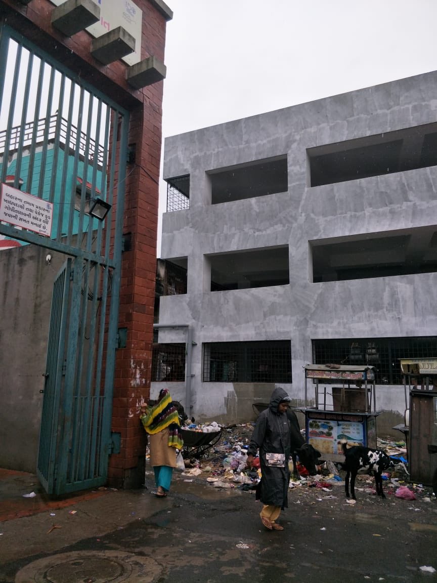 swachhsurat2020's tweet photo. #NeedCleaning #GopiTalav @GopiTalav MainGate. #SwachhSurat.
@MySuratMySMC @CommissionerSMC @swachhsurat @SwachhBharatGov @mohsurat https://t.co/NlxoQkRvQr