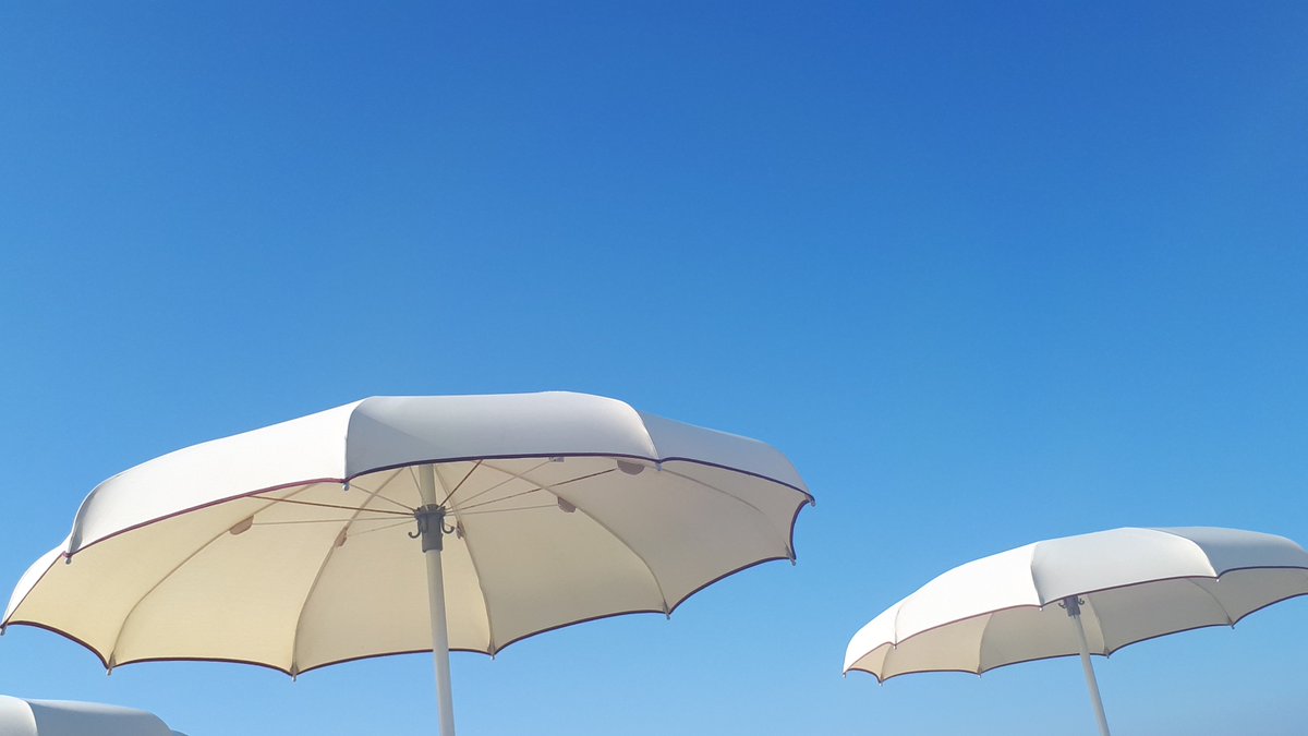 Buona estate! #summer #holidays Per una lettura estiva che sia anche utile, scaricate il PDF dell'ultimo numero di Cabling &amp; Wireless bit.ly/2YGYSI0