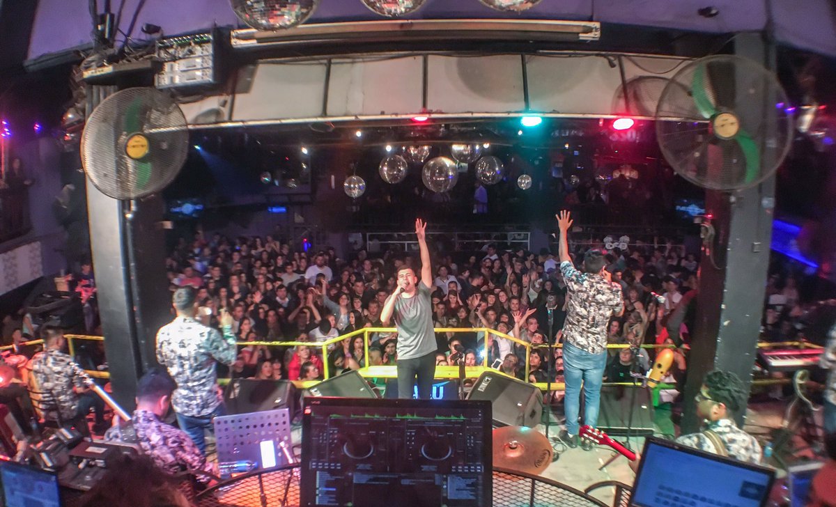 facuylafuerzaok's tweet photo. Gracias #BuenosAires 
por recibirnos tan bien 💪🏻🍀 
Y así pasamos por #QuinchoBailable y #CcpMoreno Gracias por hacernos pasar una espectacular noche 🔥 
#FacuYLaFuerza #DeGira #Bailazos #MuchasGracias 
📸 @PhPablo4 https://t.co/BAHh2bh3VC