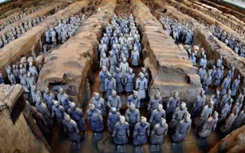 taymin1545's tweet photo. 2000 yıldan fazla zamandır toprak altında kalan terracotta heykel ordusu. Üretimi 2000 yıl sonra bile hiç anlamayanlar var azizim... https://t.co/BtXtVhNDEg