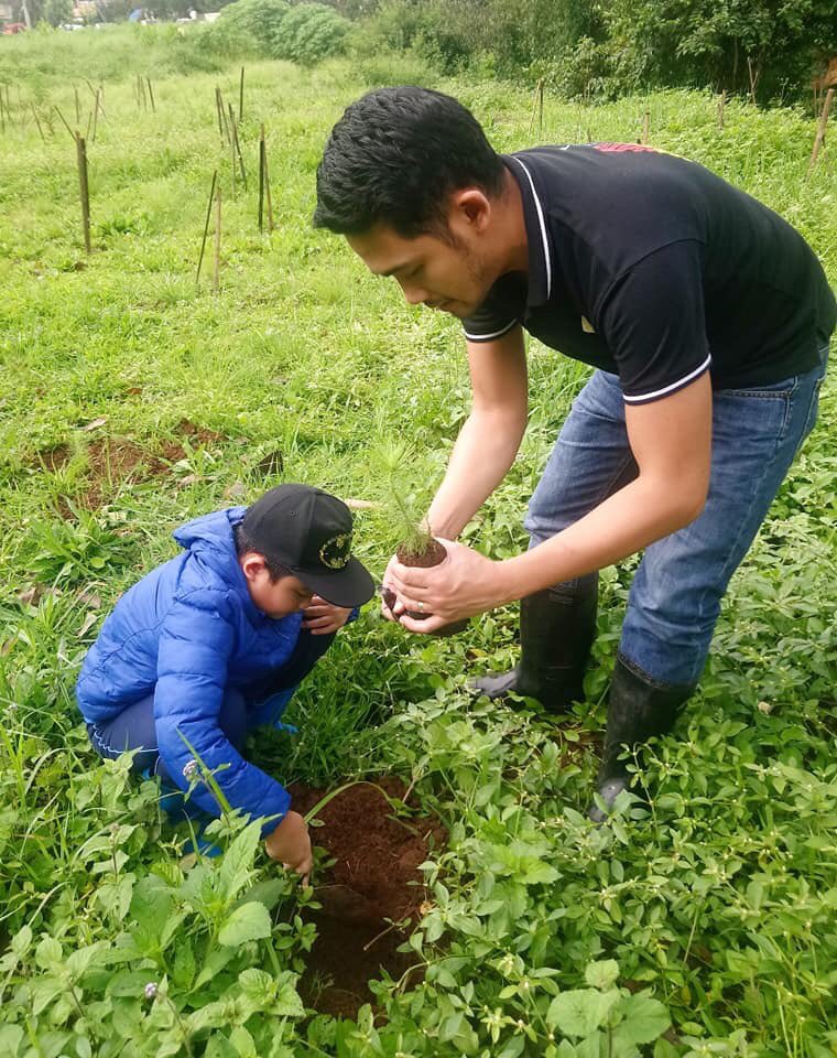 philchestorg's tweet photo. Grateful to the pulmonologists from Baguio City for holding tree planting activity today.  #PUSHMoLungs
#HealthyAirNow #CommitToCleanAir https://t.co/DS40ehmaPI