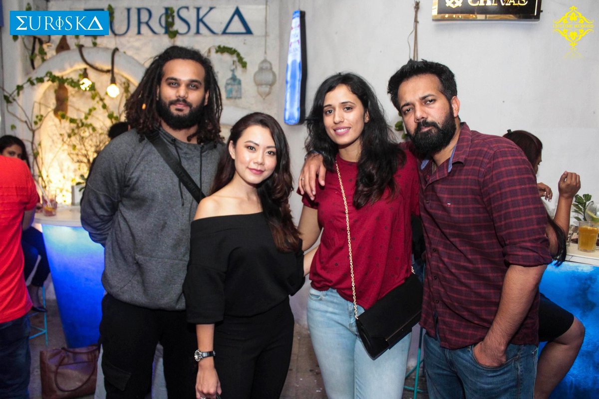 EuriskaIndia's tweet photo. Yep, we're getting in that #Sunday mood for sure! π See you in a few, folks! π #Euriska #Pune #Sunday #SantoriniAfterglow #Santorini #Sundowner #TechnoMusic #ThePartyDoesntStop #EarlyScene #Techno #TechHouse #Minimal #Greek #Music #Party #Dance #Bounce #Bar #Cocktails https://t.co/7AkhEyZn52