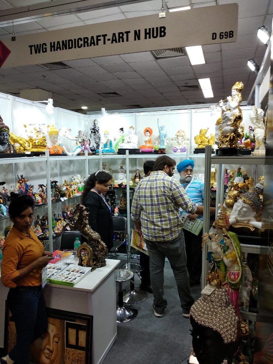 indexplusfairs's tweet photo. Visitors exploring the art collection at #IndexTradefairs, Delhi.
#Architect #InteriorDesigner #Artefacts #DelhiWelcomesIndex #IndexInDelhi #Index2019 https://t.co/Om4YGsUkX2