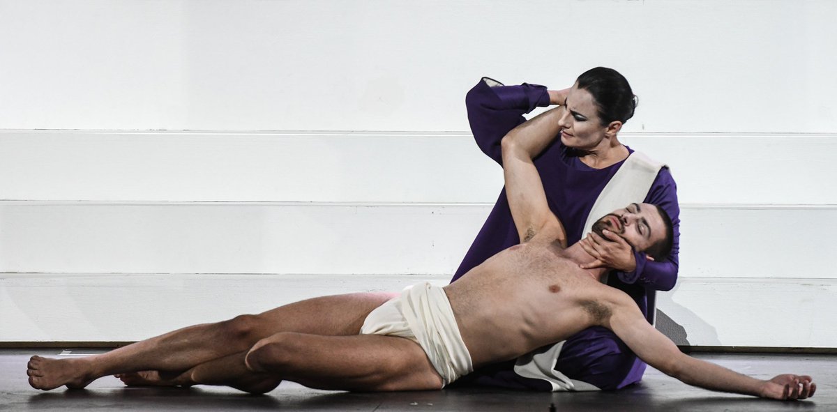 SkillandMusic's tweet photo. Il furore e la disperazione di #Ecuba, interpretata da @carmelaremigio, esploderanno questa sera alle 21 al @FestValleditria, nell'opera omonima di #Manfroce! Il nuovo allestimento, firmato da #PierLuigiPizzi, sarà diretto da @SestoQuatrini. 👉https://t.co/WVlWt02dfK
© C.Lapolla https://t.co/lQQs5BBQoI