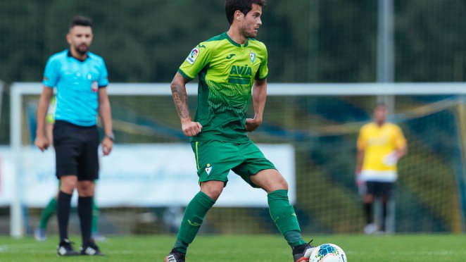 Olabe, en un partido de pretemporada con el Eibar.