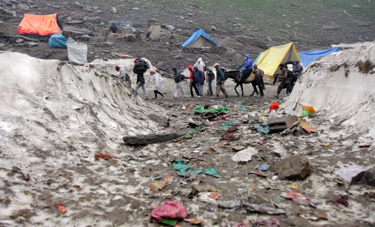 Astawizz's tweet photo. @divya_16_ This is waste produced by Yatris ..who is going to clean this .... isn't this going to destroy natural resources in Kashmir https://t.co/8RhkBVryq6