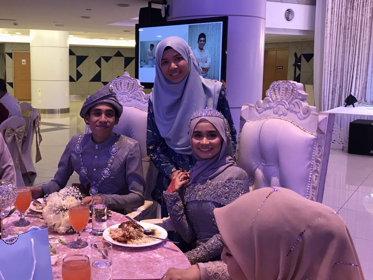 ainhardy's tweet photo. It’s been a while I had weekend. Took leaves to attend Intan’s wedding. Also had a chance to meet friends from school, college, and uni. 🥰#ineedmoreweekend https://t.co/DGwO24o9F1