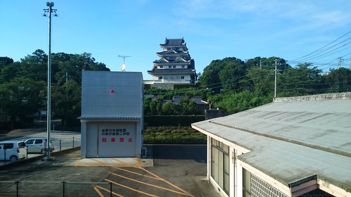 たぬきうどんランド على تويتر 阿波川島駅からすぐの所の川島城 初めて行ったものの 今年の４月で閉館で入れませんでした 隣は川島神社 ４枚目の奥に突き出てる山は高越山かな W 阿波川島