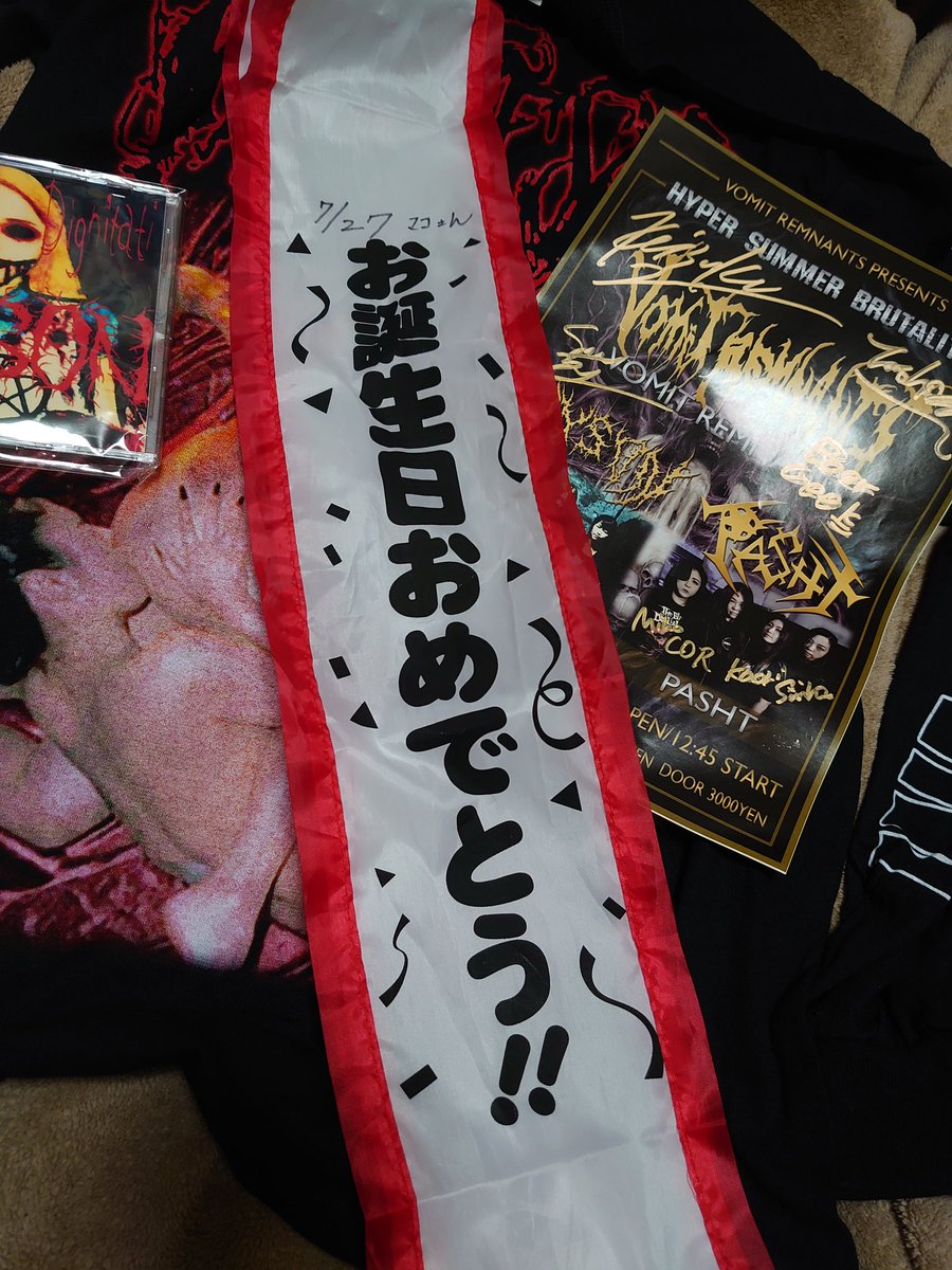 nishimako_metal's tweet photo. 本日の戦利品
Vomit Remnuntsさん
お誕生日を祝ってもらって
ありがとうございました！

本日出演者全員の
サイン入りフライヤー✌️

#vomitremnunts
#PASHT
#VYSON https://t.co/tlE3FkRxLm