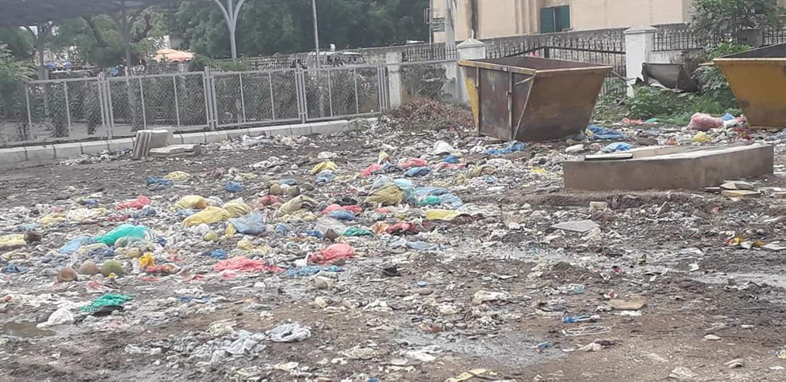 sharanduddagi's tweet photo. @KalaburgiCorp this is nt done by us/wardens of hospital/hospital staff this is  done by dumbing all city garbage here nd carried out from here? This our district hospital campus. 
Note : Im nt blaming anyone its the duty of Mahanagar Palike.. https://t.co/ws0VkcotuK
