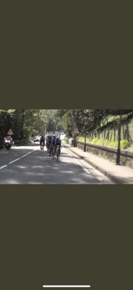 Ayer son de esos días que me he sentido más humillado ciclisticamente por un fenómeno !! Culpable además donde me correspondía no irse nadie! Felicidades y por lo menos lo viví con mis ojos y sufrí en carne propia! 😅😰😰felicidades <a href="/EvenepoelRemco/">Remco Evenepoel</a>💪💪  #Klasikoa <a href="/Movistar_Team/">Movistar Team</a>