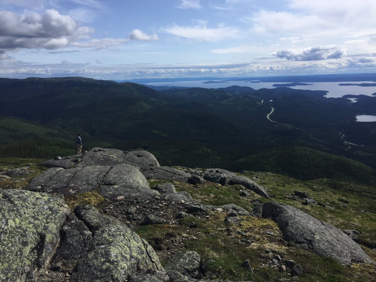 On t’emmène dans le Québec isolé et sauvage, là où il n’y a plus de ville, là où la côte laisse place à la forêt à perte de vue, le fleuve St Laurent aux petits lacs et où la route devient piste. Bienvenue sur la Trans Québec- Labrador ! #tourismequebec <a href="/TourismeQuebec/">Bonjour Québec</a> #cotenord