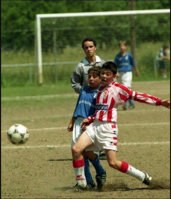 FOTOS HISTORICAS O CHULAS  DE FUTBOL - Página 11 EBI0IazXkAEUhwo?format=jpg&name=small