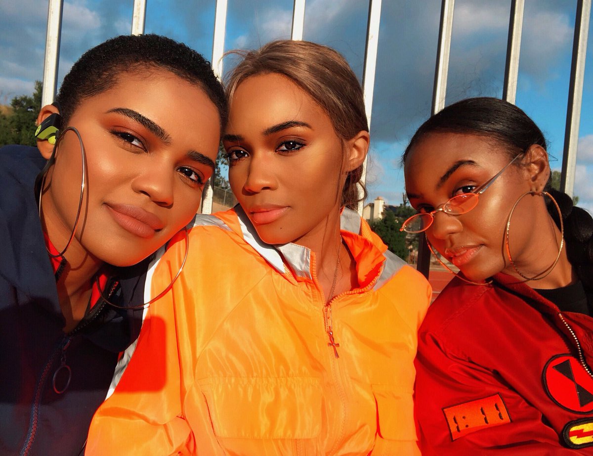 China Anne Mcclain On Twitter Happy Sister S Day Hold On Tight
