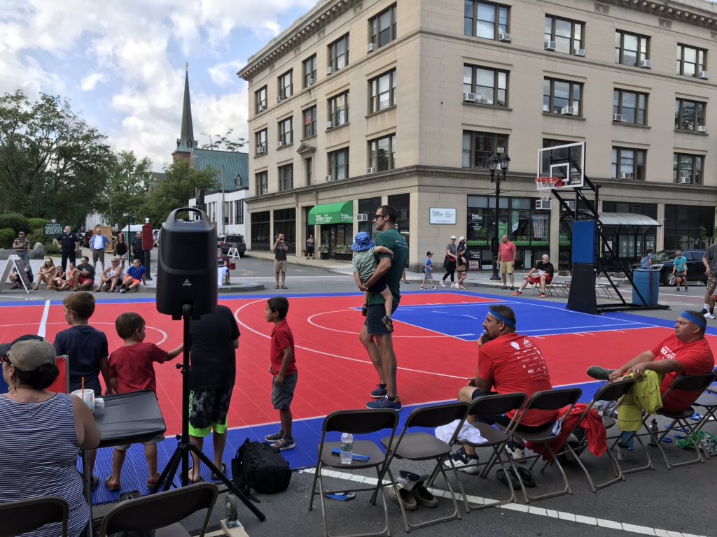 Concord Police vs. Concord Fire, with @LukeyBonner keeping an eye on everything.  #RockOnFest <a href="/RockOnFdn/">Rock On Foundation</a>