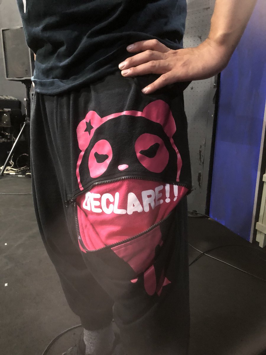 Rabbitmoon0514's tweet photo. #ノーコンタクツ #サトラレるな!
+ノーコンフェス
無事全公演終了致しました‼️
ご来場いただいた皆様、本当にありがとうございました💖💖
令和初の夏のイベント、大盛り上がりでした✨

1番のキメ顔 #今日の近藤
激レアと豪語する #今日の翼さん
いただきましたww
実は翼さん、下も可愛いんだぜ😍 https://t.co/6y9K8cGAjw