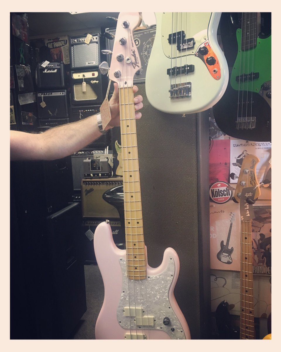 emmgryner's tweet photo. Loved @SawdustCTMusic! Thank you @miramulholland, Queen of Sawdust City and amazing host. Yes I spent my earnings at @curriesmusic but so did @joelplaskett! #gravenhurst #livemusic #summerfun #fenderP #elite #activepickups #dreams https://t.co/Yg6K53lm4a