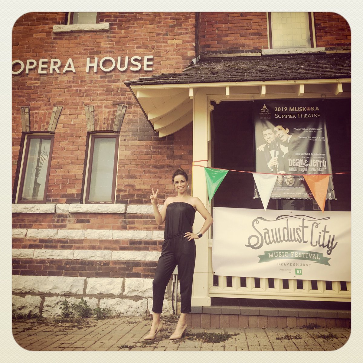 emmgryner's tweet photo. Loved @SawdustCTMusic! Thank you @miramulholland, Queen of Sawdust City and amazing host. Yes I spent my earnings at @curriesmusic but so did @joelplaskett! #gravenhurst #livemusic #summerfun #fenderP #elite #activepickups #dreams https://t.co/Yg6K53lm4a