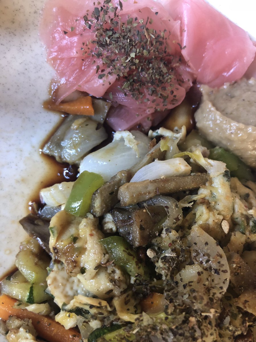 itacapoe8's tweet photo. #cuISAna #vegétarienne #salut #culture #cuisine -#healthy #aimeetesperit https://t.co/kXHlDv1opF