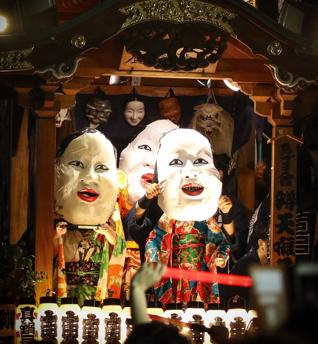 ISSYRIDER's tweet photo. 去年真鍋のお祭りで出会った #進撃のおかめ
今年…3人に増えてたんですけど…
#巨大おかめはいいぞ
#おかめケルベロス
#真鍋
#東真鍋町
#土浦
#茨城
#茨城はいいぞ
#茨城のまつり
#茨城の魅力発信し隊
#Photographers710
#p710
#東京カメラ部
#igersjp https://t.co/toFt7GwxnD