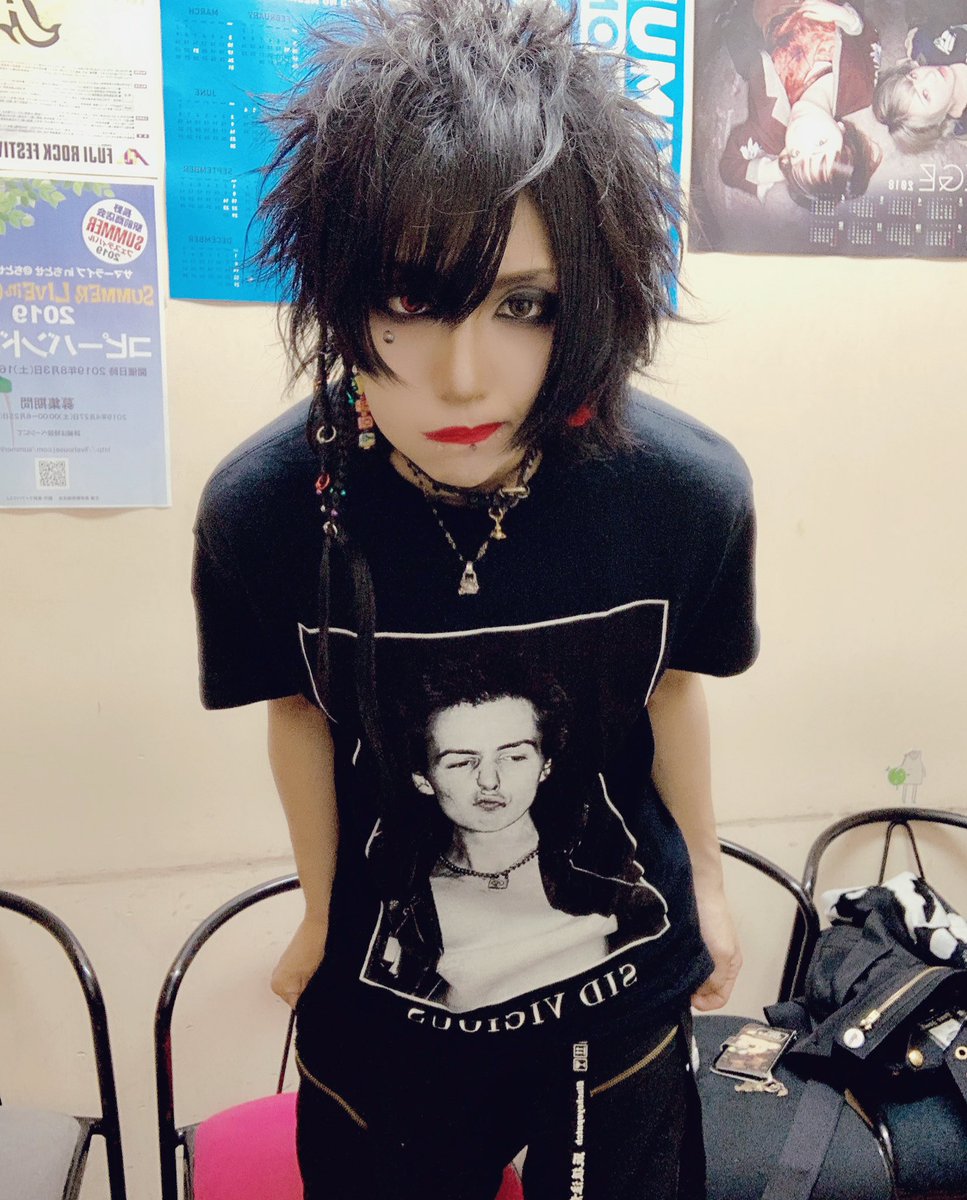 シェルミィ 凌央 共犯者 凌央 En Twitter 長野 現代のシドヴィシャスに手錠かけられるのは誰だ 余談ですがダッキーアンドバニーはバニー派です シェルミィ 凌央 共犯者 凌央 En Twitter 長野 現代のシドヴィシャスに手錠かけられるのは誰だ 余談ですがダッキーアンドバニーはバニー派です