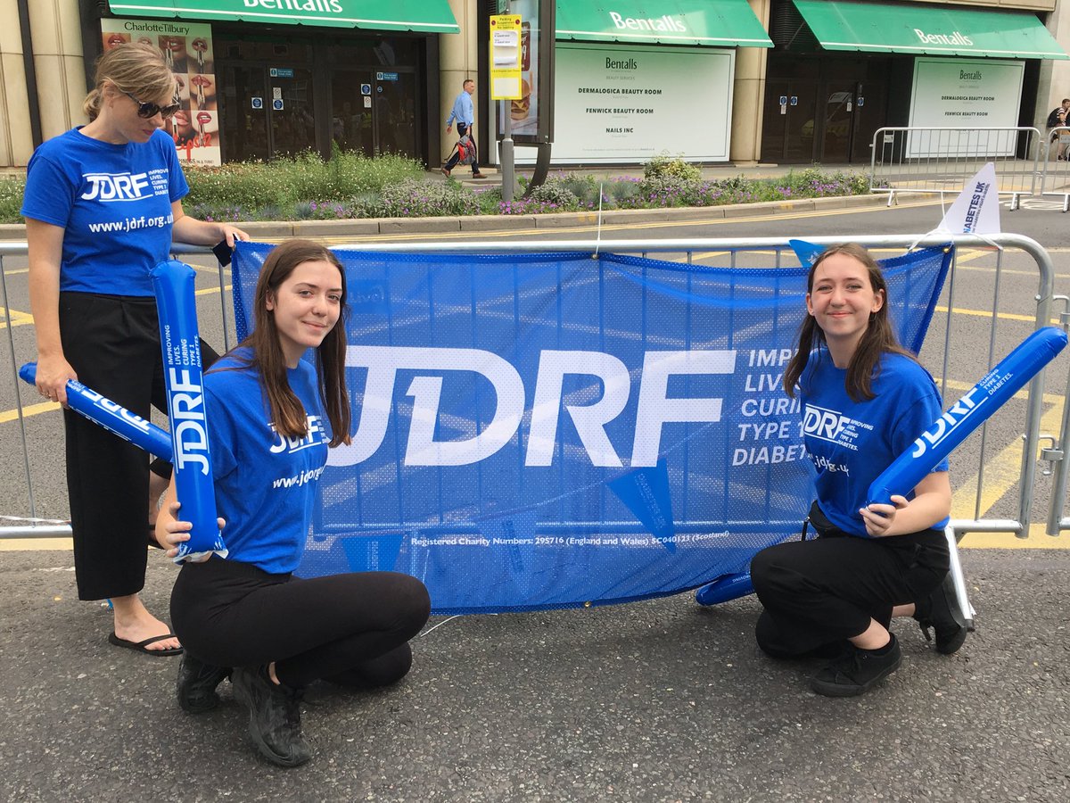 Super supporters, Eliza and Rosie who are helping us cheer on 105 ⁦@JDRFUK⁩ #ridelondon2019 riders today. Thank you both so much for your cheering!