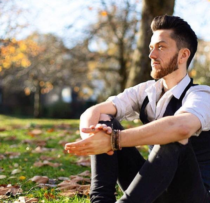 Fancy some chilled tunes with your Sunday roast? Today @novapresents are bringing <a href="/ianjancomusic/">Ian Janco</a> along to serenade us with his soulful voice and driving guitar playing 🎸 from 5-7pm