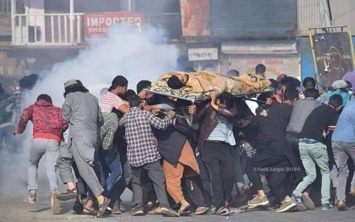 NawabMohsinReal's tweet image. جہاں ایک جنازے کو منزل تک لیجانے کے لیے کئی جنازوں کی ضروت پڑتی ہے 
 اس سرزمین کو کشمیر کہتے ہیں..
💔💔
#IndiaUsingClusterBombs 
#IndianarmyinKashmir 
#KashmirBleeds 
#KashmirBanayGaPakistan 
#KashmirGenocide 
#KashmirBleedsUNSleeps