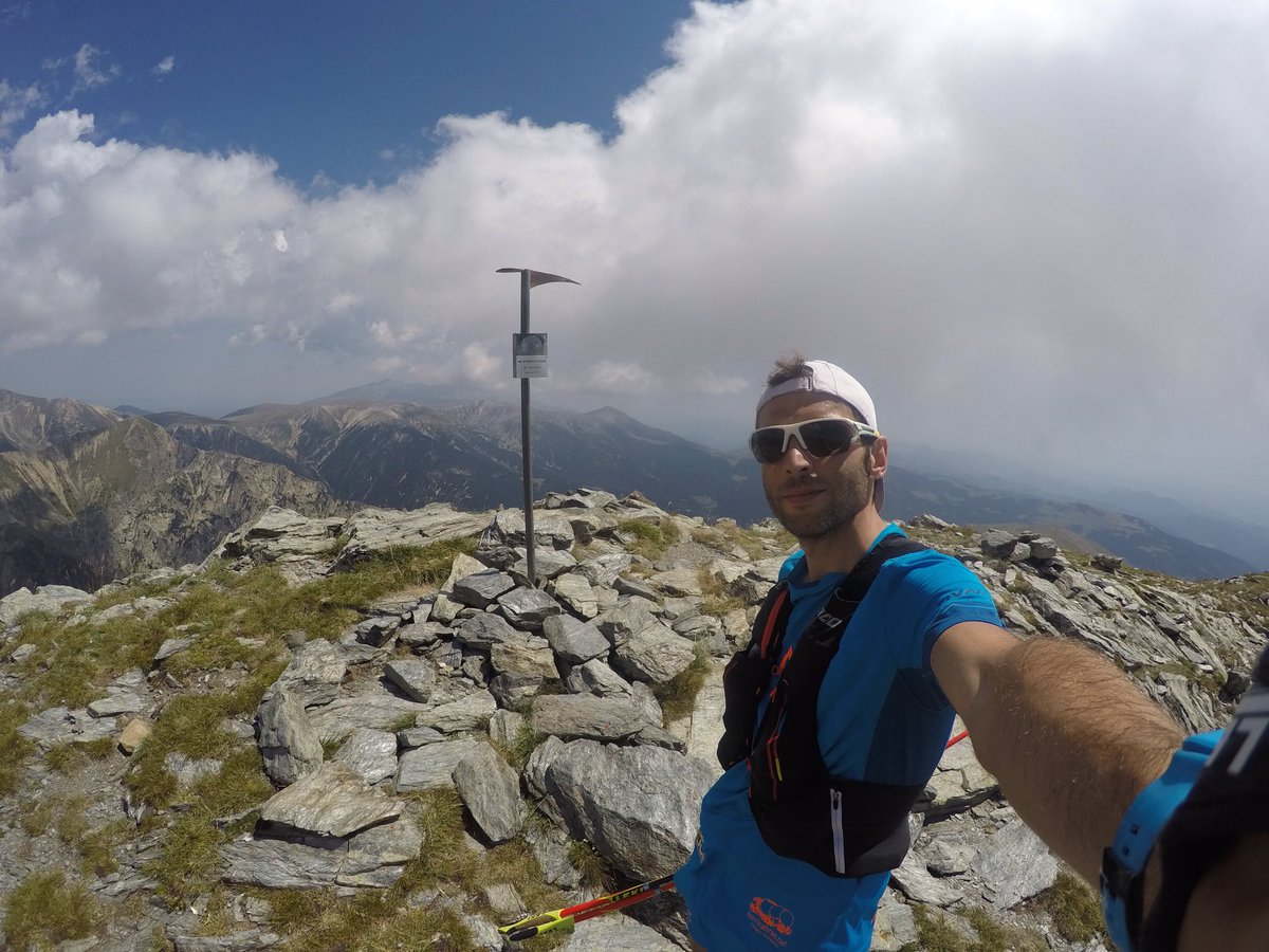 txordi_vila's tweet photo. Comença a costar sortir a fer tirades llargues... Restant dies per UTMB 🇫🇷🇮🇹🇨🇭

Avui Ripoll - Vallter 2000 (40km i 3500m+ en 6h 45’) 😜🔥☠️

#cos360montanya
#cos360
#montanyàvic
#dynafit
#reparacionsvic
#netegesterricabres
#embotitscollsacabra
#autoripollesmotorsl
#trailrunning https://t.co/I7daqamFWk