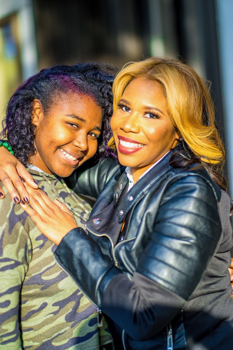 Finish_STRONG's tweet photo. #owntheconversation mother, author speaker life survivor and life teacher.Ready to share @carloswatson https://t.co/4RHlusQzlM