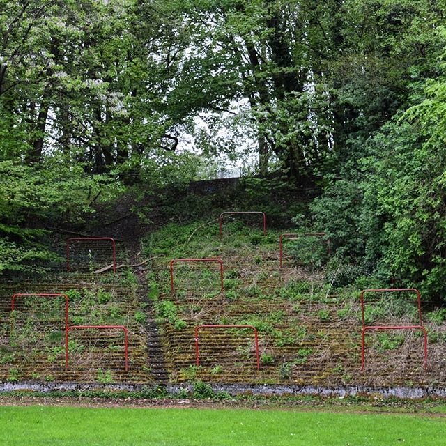 stadiongebod's tweet photo. Why do I love Glasgow?
#glasgow #scotland #igersglasgow #igersscotland #cathkinpark #thirdlanark #fitba #football #scottishfootball #history #terrace #terracing #footballhistory #architecture #outandaboutscotland #derelict #delipidated #love https://t.co/ux7FowPUM6 https://t.co/T2kpVMt8zF