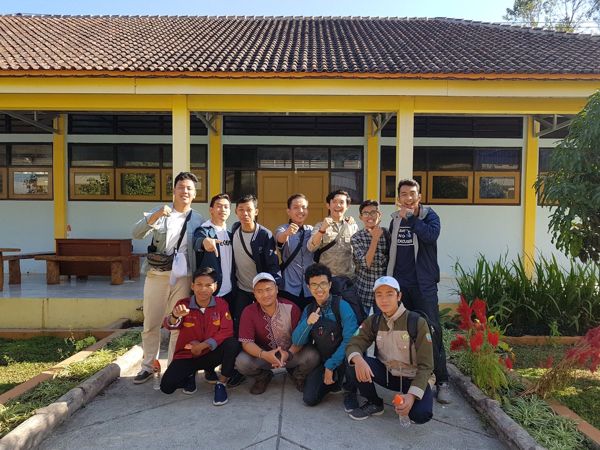 raffiisyu's tweet photo. Teman baru, ilmu baru, pandangan baru.  Bersama memajukan pertanian indonesia. #mulainiat https://t.co/aQHDvZtgd5
