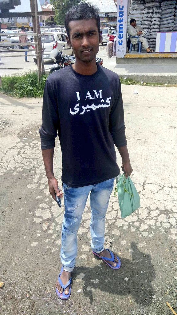 journalistwani's tweet photo. A non Kashmiri person has worn T-shirt with Tag Line"I am Kashmiri".
I think this caption is enough to understand about 35A and 370.
Identity of Kashmir is under the endangered list
#Save35A
#Save Kashmiriyat https://t.co/cr32hBhWcv