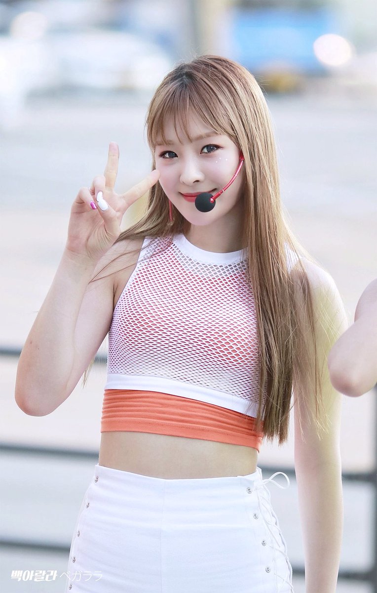 NeonpunchSpain's tweet photo. {📸} #BaekahDay 

😭💕 es adorable ya lo saben y no se habla más uwu 
.
#Neonpunch #네온펀치 #WATCHOUT #TicToc #Dayeon #Dohee #Baekah #May #Iaan #kpop #girlgroup #kpopespaña #kpopspain https://t.co/zWGVVahhC3