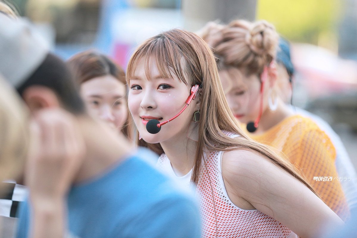 NeonpunchSpain's tweet photo. {📸} #BaekahDay 

😭💕 es adorable ya lo saben y no se habla más uwu 
.
#Neonpunch #네온펀치 #WATCHOUT #TicToc #Dayeon #Dohee #Baekah #May #Iaan #kpop #girlgroup #kpopespaña #kpopspain https://t.co/zWGVVahhC3