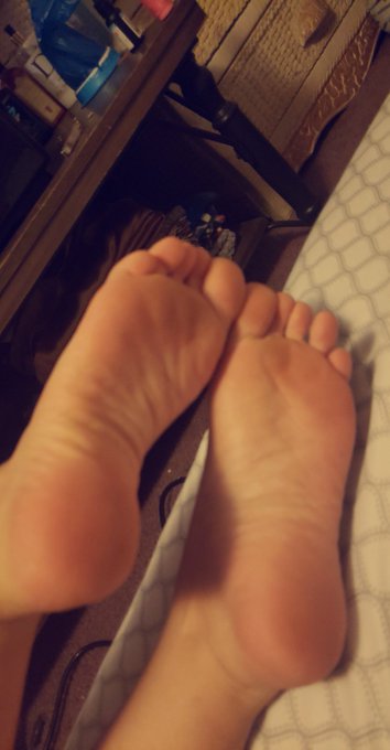 Let's talk about #feet, more specifically the ones that may speak to your soles/soul. 🤪 #footfetish #payforplay<a href="/tag/feet"class="tags">#feet</a><a href="/tag/footfetish"class="tags"><span>#footfetish</span></a><a href="/tag/brokegirlproblems"class="tags"><span>#brokegirlproblems</span></a><a href="/tag/thisisamerica"class="tags"><span>#thisisamerica</span></a>