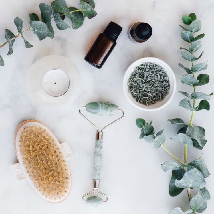 Have you been fascinated with with jade rollers?  Read my latest blog on jade rollers and how to use them on my website: eszterhercsik.com/blog #lumity #jaderollers #blogger #beautyblogger #skincare <a href="/LumityLife/">Lumity</a>