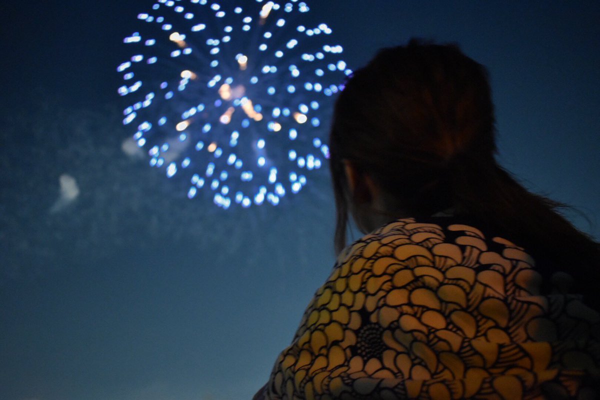 うらら 夜空に届きそうで手を伸ばしてしまいそうな気持ちがいつしか消えて果てる時 歌は死ぬだろう 空 星 海の夜 The Backhorn