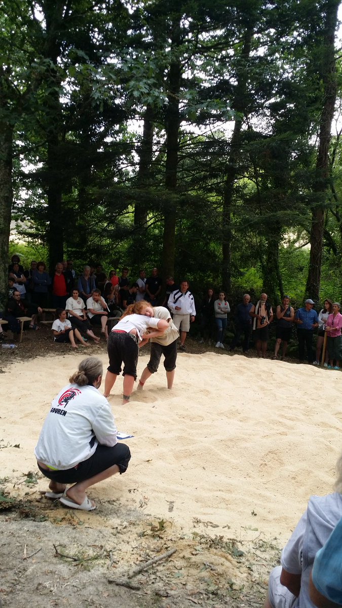 ReneeThom29's tweet photo. J'assiste à la Chapelle de #StKadou à #Gouesnach à la victoire de @TyphaineLeGall au tournoi de #Gouren #ModKozh https://t.co/MnDMYHO57S