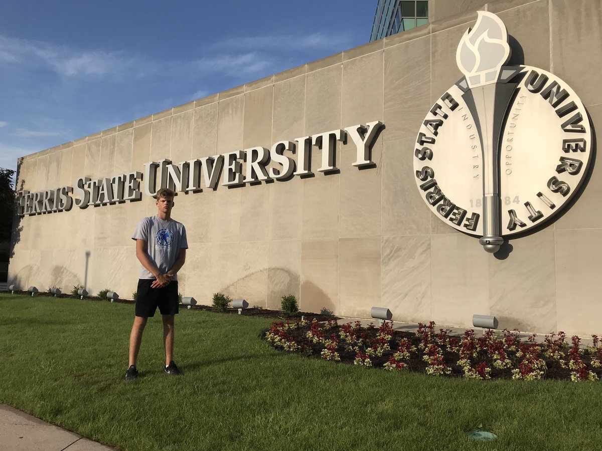 fuzpak's tweet image. Big weekend for camps with @d_fuzak Central Missouri Friday and Ferris St today.  #windshieldtime #FatherSons