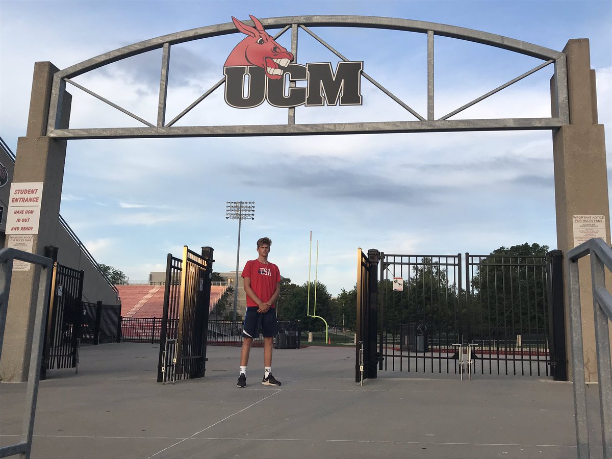 fuzpak's tweet image. Big weekend for camps with @d_fuzak Central Missouri Friday and Ferris St today.  #windshieldtime #FatherSons